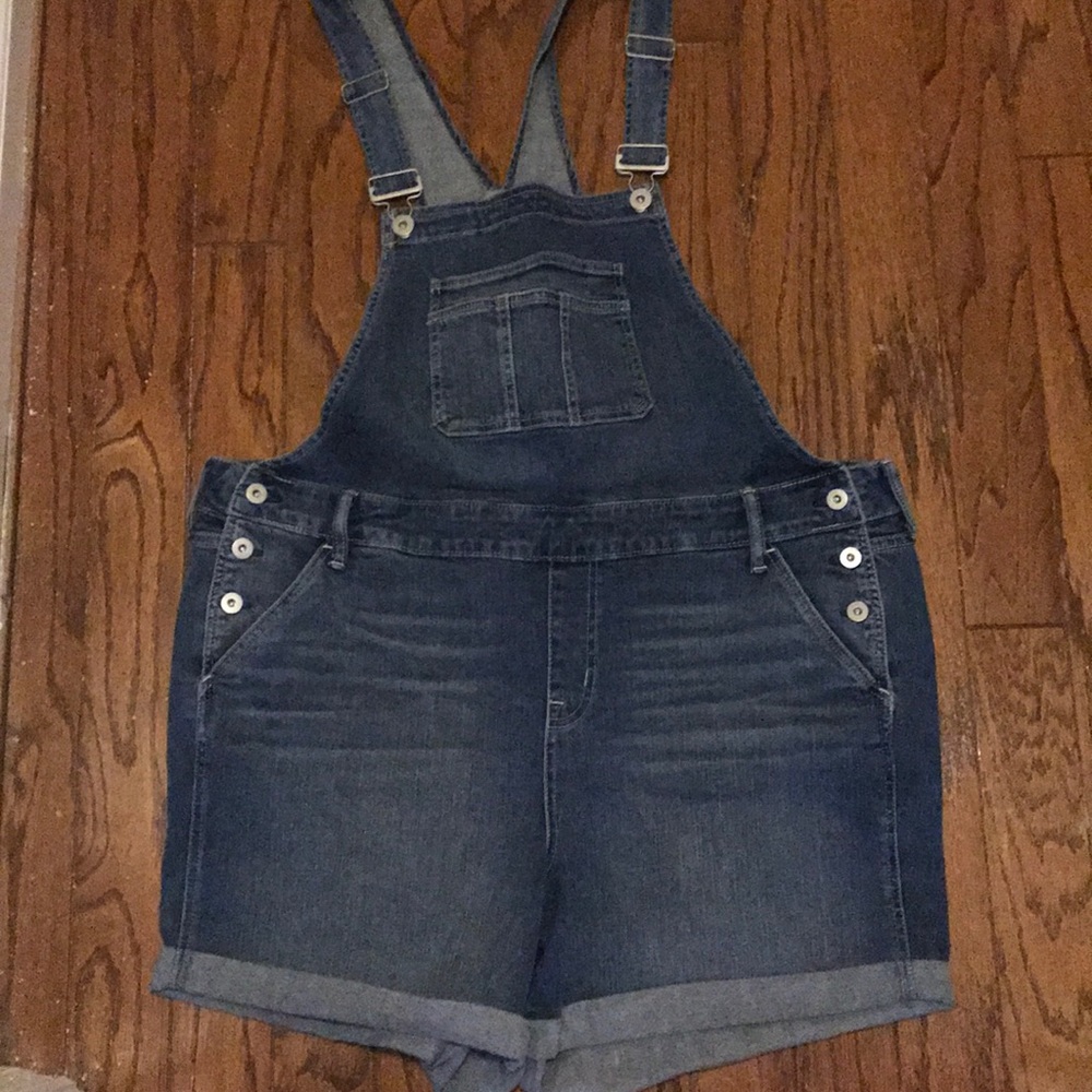 Torrid Jean short bib overalls